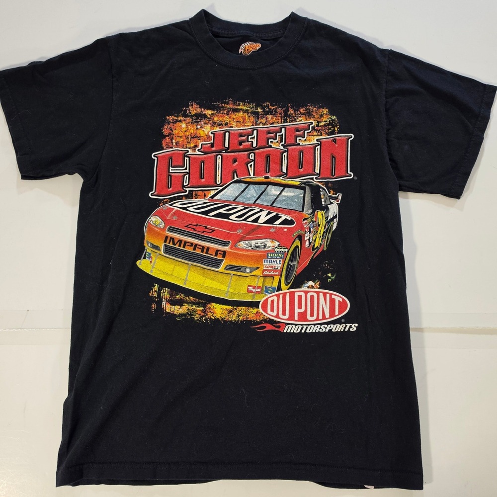 Jeff Gordon NASCAR T-Shirt Mens Med Black DuPont Motorsports 2010 Winners Circle
